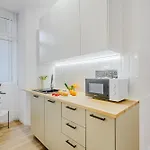 Cozy Center In 아파트 *