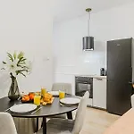 아파트 Cozy Center In *