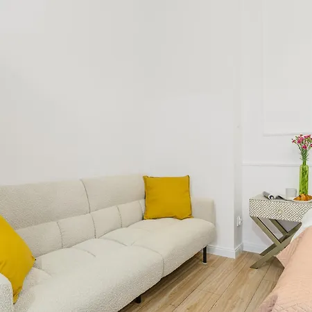 Cozy Center In Apartment Warsaw