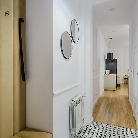 Cozy Center In Apartment Warsaw