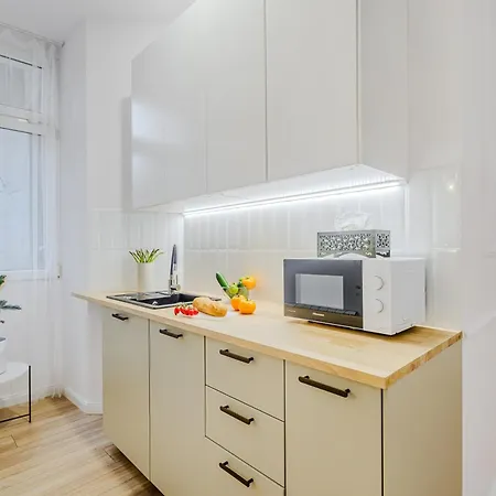 Cozy Center In Apartment *