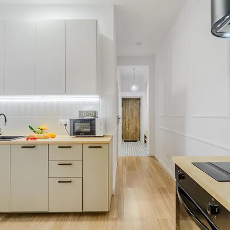 Cozy Center In Apartment Warsaw